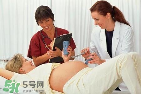 水中分娩時難產(chǎn)怎么辦？水中分娩和無痛分娩哪個好？