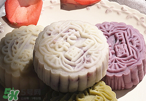 月餅皮可以用低筋面粉嗎？月餅皮用什么面粉？