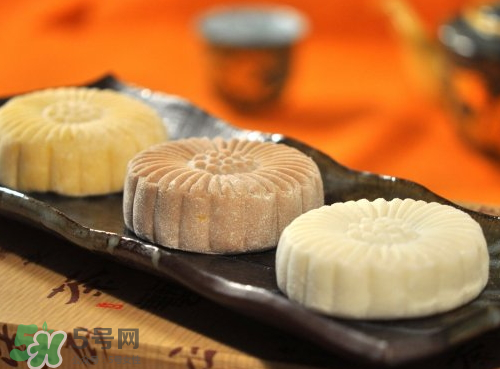 月餅皮可以用低筋面粉嗎？月餅皮用什么面粉？