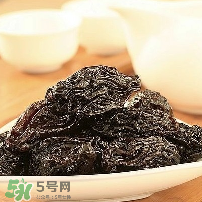 西梅干真的能解決便秘嗎？西梅干怎么吃治便秘？