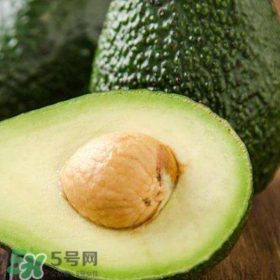 牛油果榨汁要去皮嗎？牛油果榨汁要加水嗎？