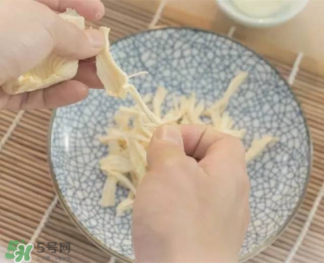 牛油果沙拉怎么做？牛油果沙拉用什么醬？