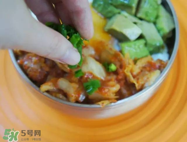 牛油果沙拉怎么做？牛油果沙拉用什么醬？