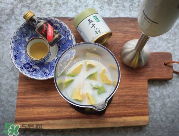 牛油果沙拉怎么做？牛油果沙拉用什么醬？