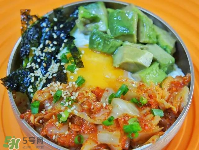 牛油果沙拉怎么做？牛油果沙拉用什么醬？