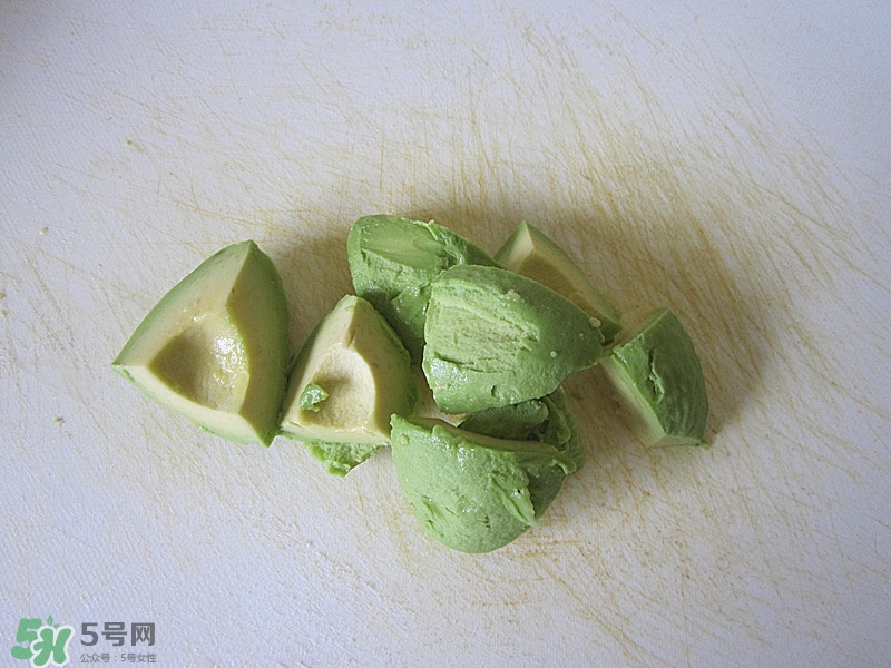 牛油果沙拉怎么做？牛油果沙拉用什么醬？