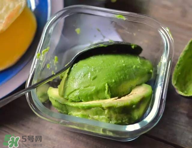 牛油果沙拉怎么做？牛油果沙拉用什么醬？