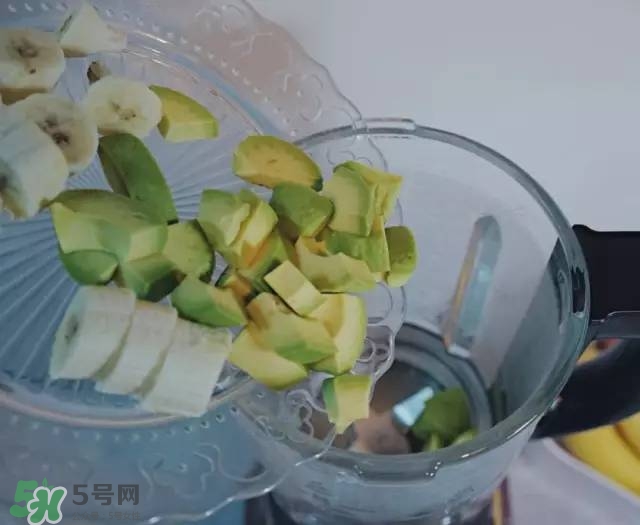 牛油果沙拉怎么做？牛油果沙拉用什么醬？