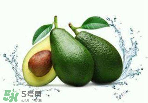 牛油果切開(kāi)黑了能吃嗎？牛油果為什么會(huì)有黑點(diǎn)？