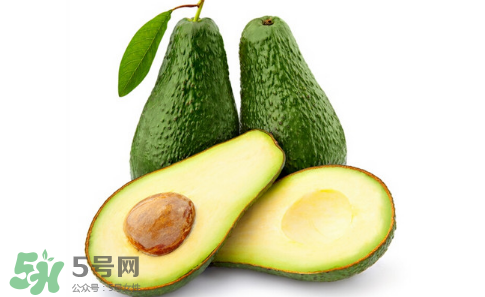 寶寶吃牛油果要蒸熟嗎？寶寶吃牛油果會便秘嗎？