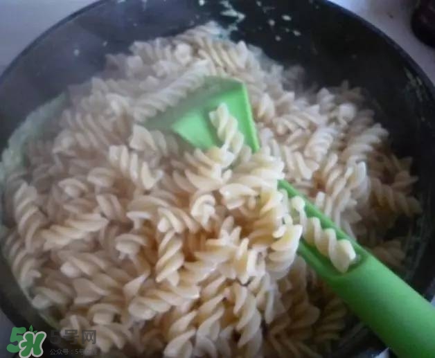 牛油果沙拉怎么做？牛油果沙拉用什么醬？