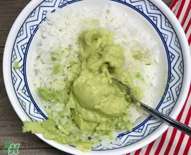 牛油果沙拉怎么做？牛油果沙拉用什么醬？