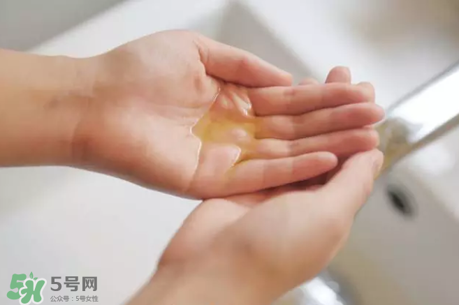 手部皮膚干燥怎么辦？手部干燥解決方法