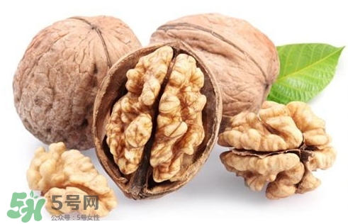 青皮核桃和干核桃哪個營養高？有什么區別？