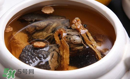 花旗參烏雞湯孕婦可以喝嗎？懷孕可以吃花旗參烏雞湯嗎？