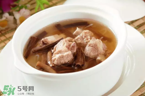 湯里的鈣鐵含量高不高？湯的蛋白質多嗎？