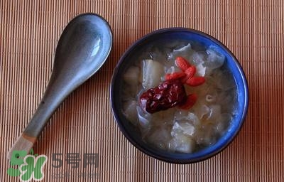 雪蛤能和銀耳一起燉嗎？雪蛤銀耳羹怎么做？