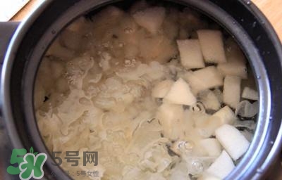 雪蛤能和銀耳一起燉嗎？雪蛤銀耳羹怎么做？
