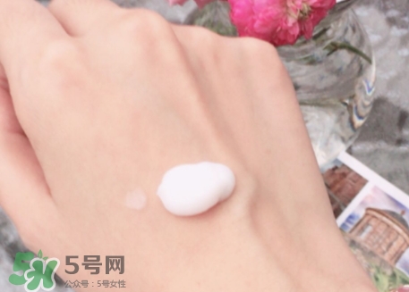 護發素可以抹在頭皮上嗎？