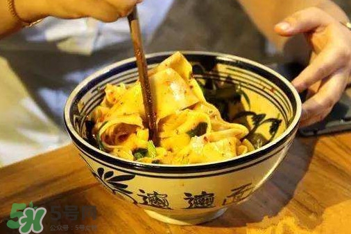 biangbiang面怎么寫？biangbiang面和油潑面的區別