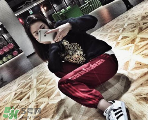 yeezy calabasas運(yùn)動(dòng)褲在哪買(mǎi)？yeezy calabasas褲子發(fā)售時(shí)間