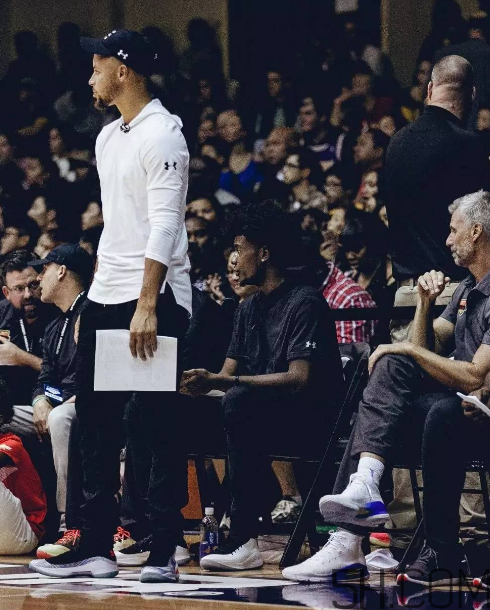 under armour curry 4庫里戰靴中國別注版實物什么樣？