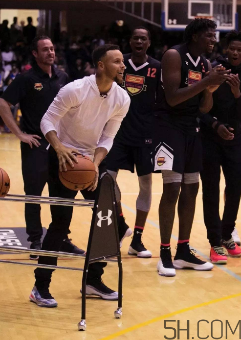 under armour curry 4庫里戰靴中國別注版實物什么樣？