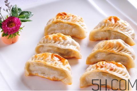煎餃怎么煎才酥脆好吃？煎餃怎么做好吃？