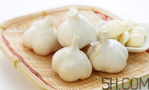 大蒜泡酒可以治腳氣嗎？治腳氣的方法有哪些？