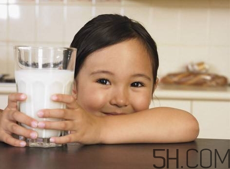 高鈣奶真的補鈣嗎？吃什么補鈣最快最好？