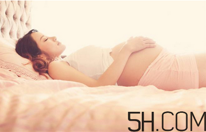 不適合孕婦的睡姿有那些？孕婦冬季如何護(hù)膚？