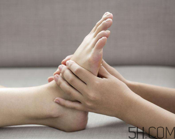 腳氣是缺乏維生素嗎？腳氣是缺什么維生素？