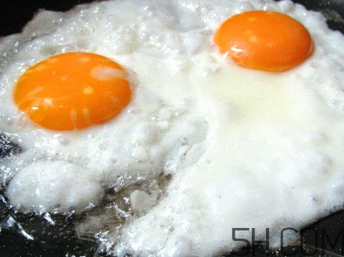 煎雞蛋為什么會(huì)有泡沫？炒雞蛋為什么會(huì)有泡沫？
