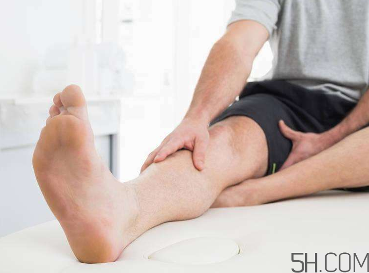 腳氣用鹽水泡腳有用嗎？用鹽水泡腳治腳氣嗎？