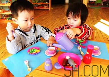寶寶上幼兒園需要準備什么？寶寶上幼兒園哭鬧怎么應對？