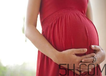 孕婦坐火車對胎兒有影響嗎？孕婦坐火車的注意事項