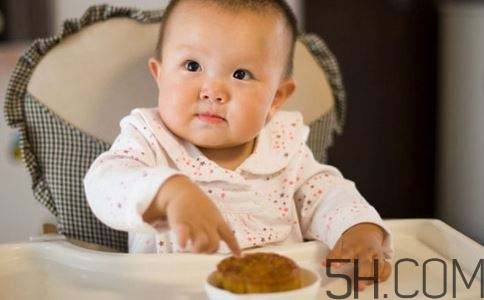 寶寶多大可以吃月餅？寶寶吃月餅會(huì)上火嗎？