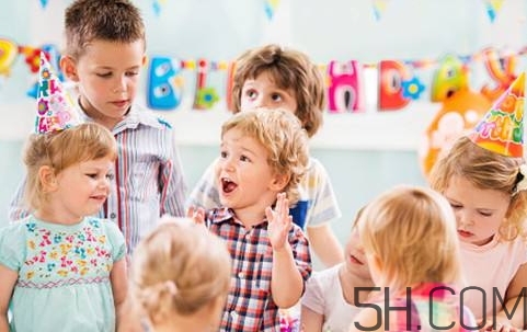 寶寶上幼兒園需要準備什么？寶寶上幼兒園哭鬧怎么應對？