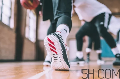 adidas dame 4多少錢？阿迪達(dá)斯利拉德四代上腳效果