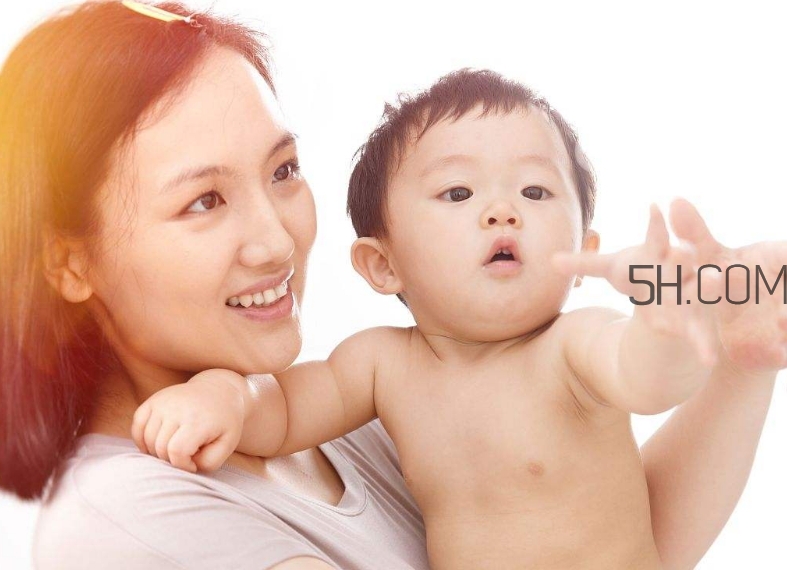 母乳和奶粉哪個好？媽媽開心最重要