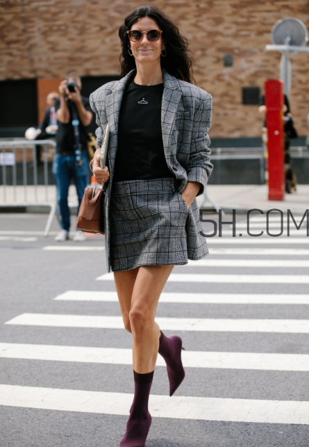 格子西裝里面怎么搭配？格子西裝內搭穿什么？