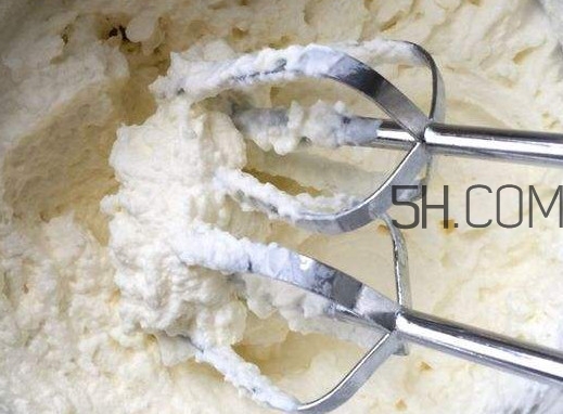 如何用牛奶自制淡奶油？淡奶油開封后能保存多久
