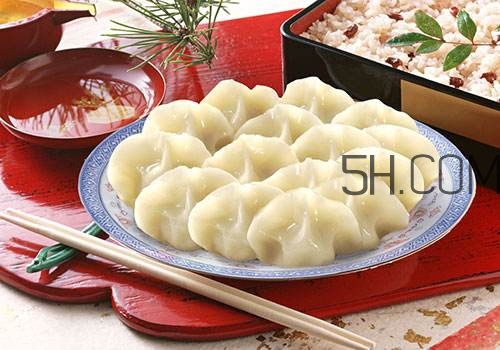 餃子和面用熱水還是冷水？餃子和面要醒多長時間？