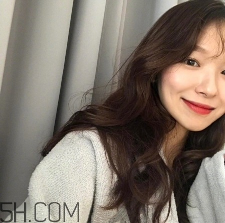 長卷發發型圖片女2022 長卷發圖片女神范