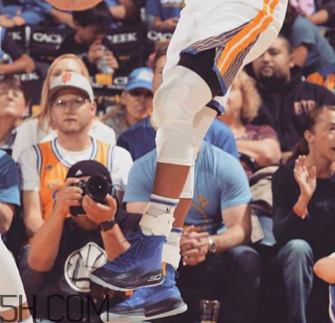 under armour curry 4藍黑配色發售時間_上腳效果