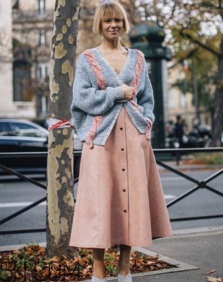短發(fā)適合穿什么衣服？短發(fā)穿什么衣服好看？
