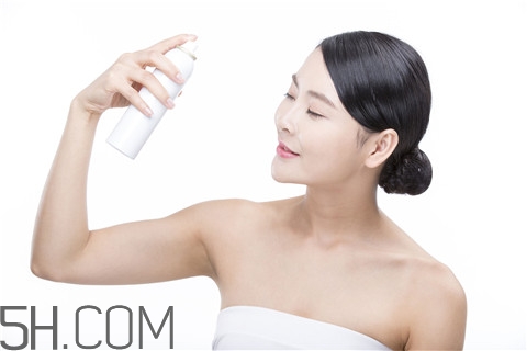 青春痘能用紅霉素軟膏嗎？青春痘能用蘆薈膠嗎？