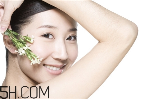 粉刺能用紅霉素軟膏嗎？粉刺擦蘆薈膠可以嗎？