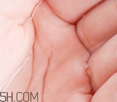 esthe dew爽膚水哪個顏色好？esthe dew化妝水不同顏色區(qū)別