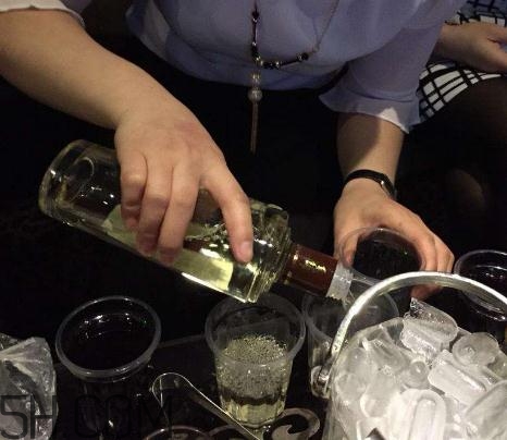 關節炎患者能喝酒嗎？喝酒對關節炎有影響嗎？
